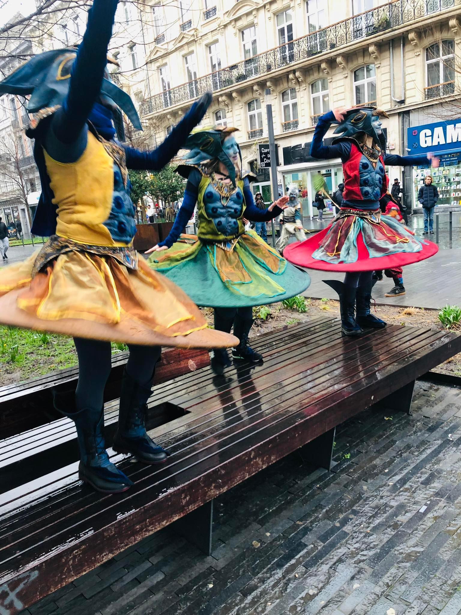 Les Jeunes S'engagent Pour L'égalité Et Mènent La Parade